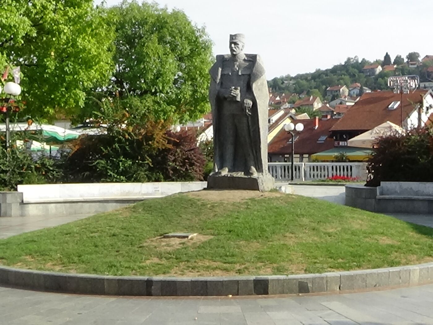 Spomenik Živojinu Mišiću img2
